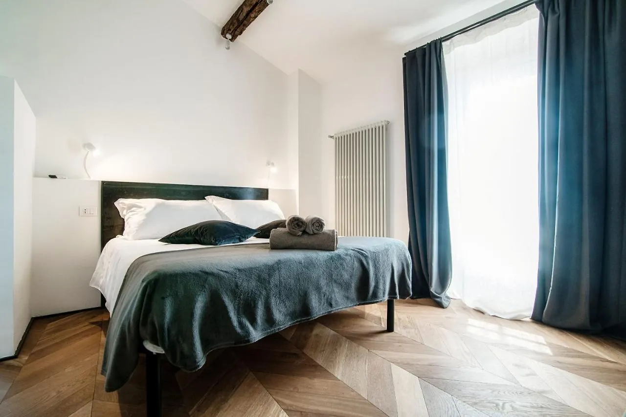 Caesar Suites - The House Of Travelers Como
