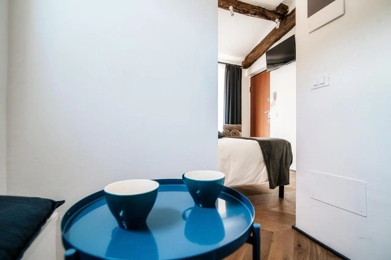 Caesar Suites - The House Of Travelers Côme