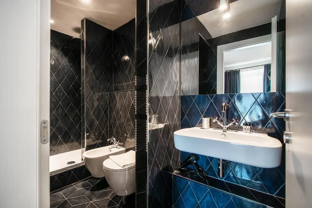 Caesar Suites - The House Of Travelers Côme Affittacamere