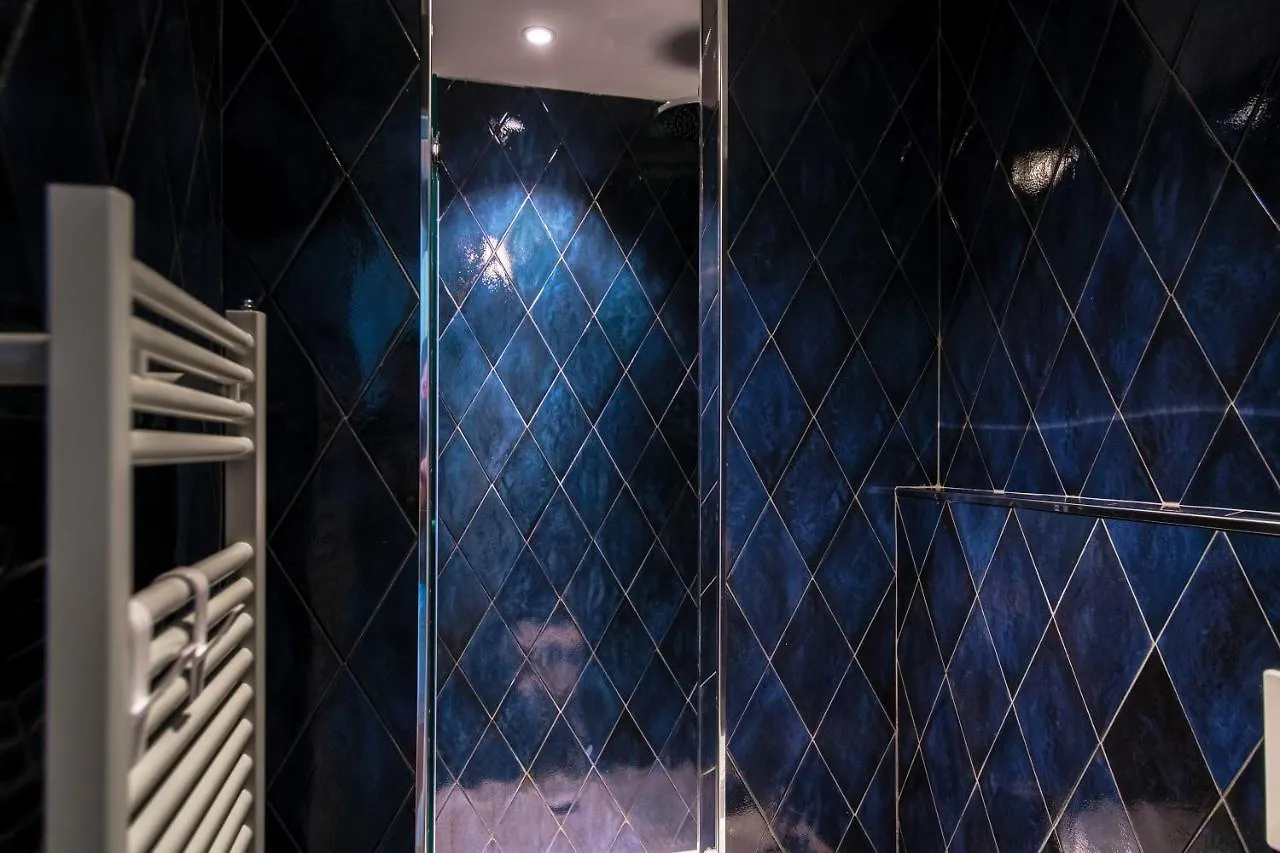 Caesar Suites - The House Of Travelers Côme Italia