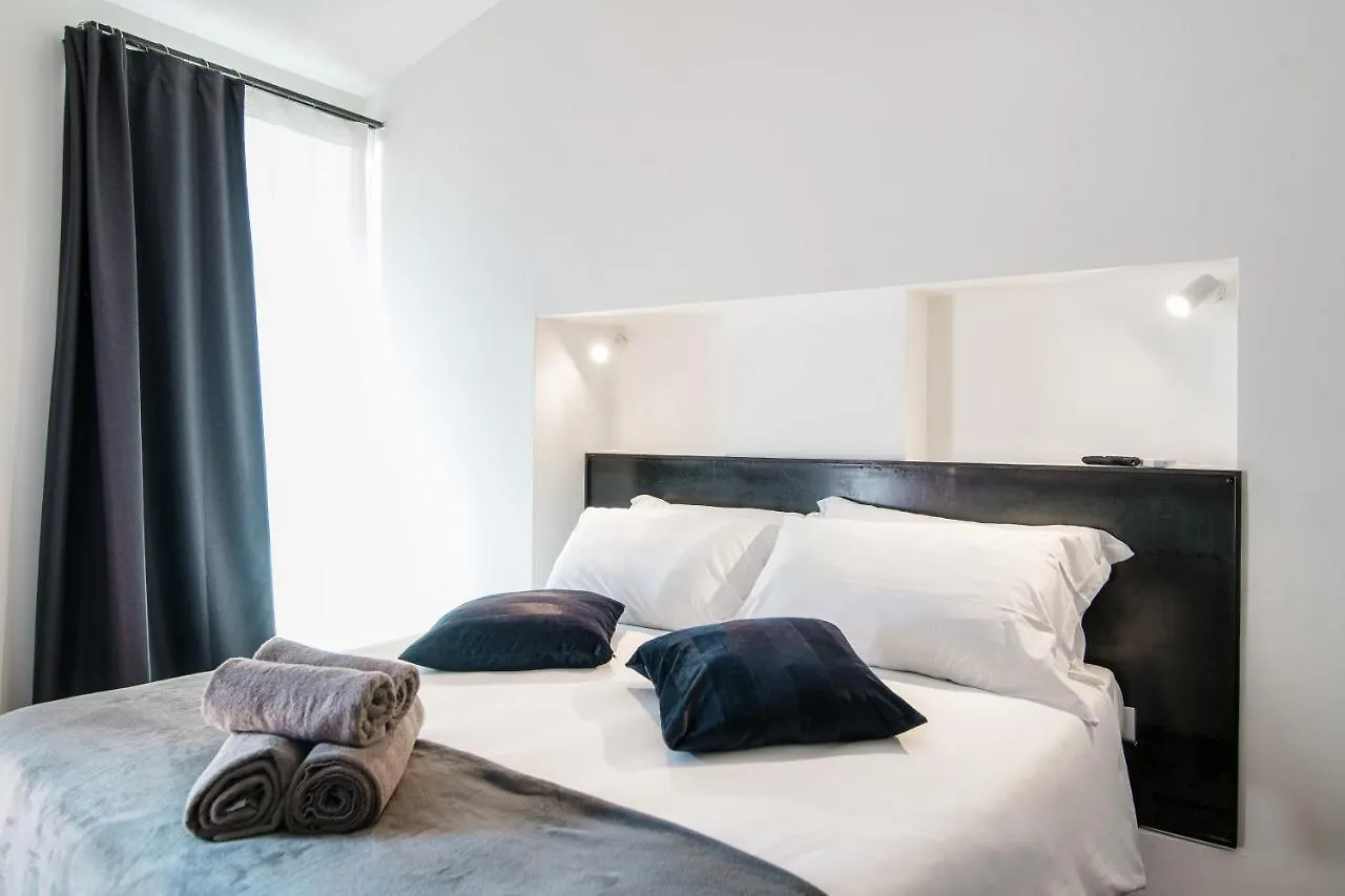 Caesar Suites - The House Of Travelers Côme