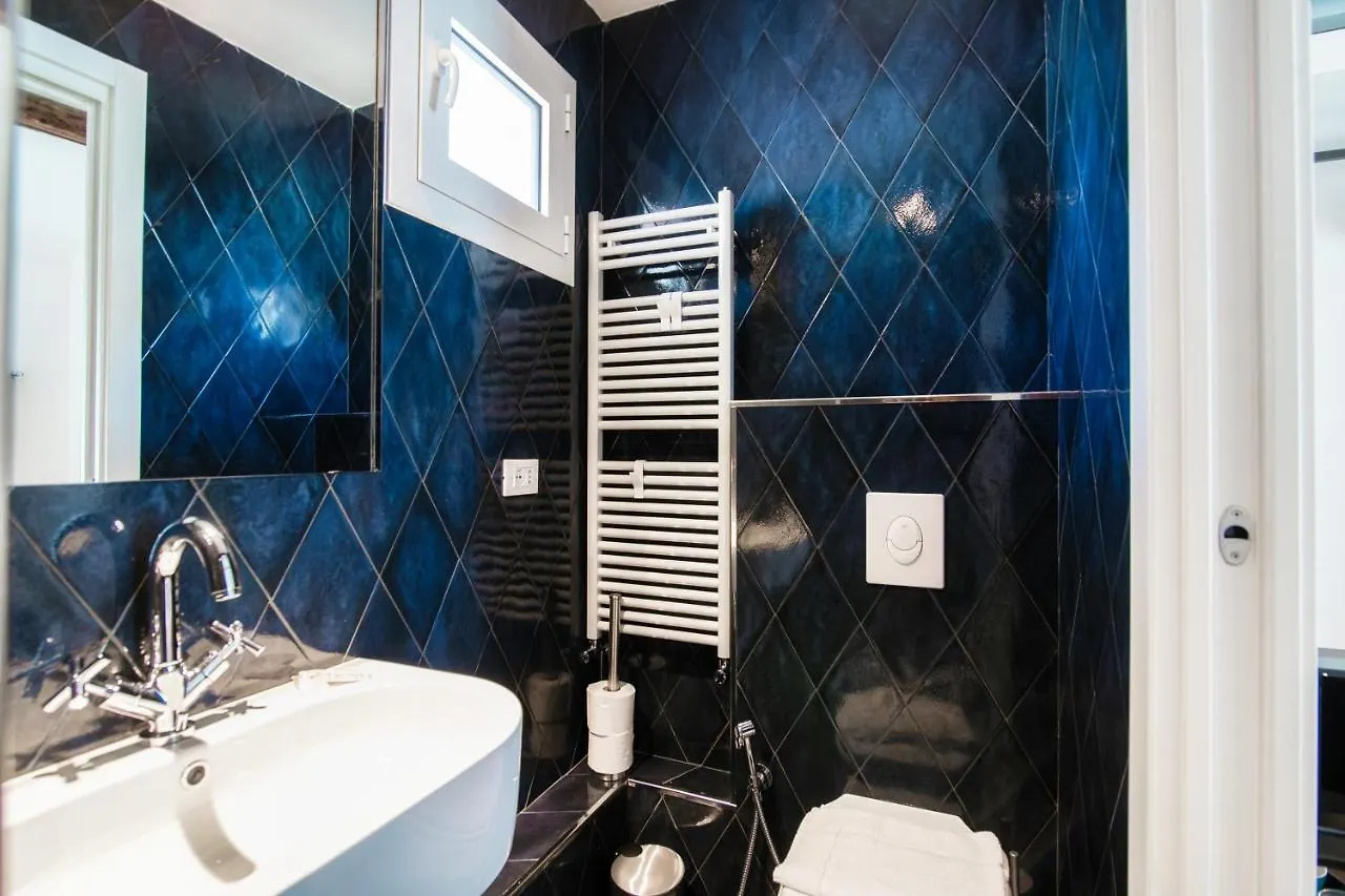 Caesar Suites - The House Of Travelers Côme