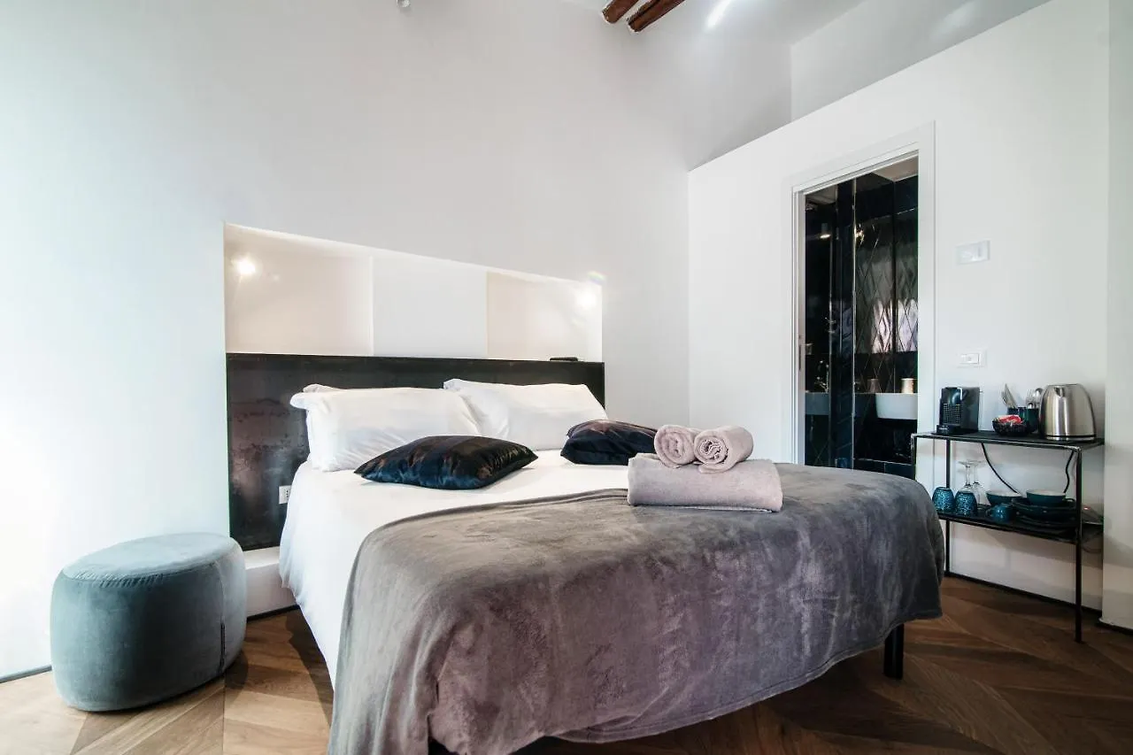 Caesar Suites - The House Of Travelers Côme 0*,