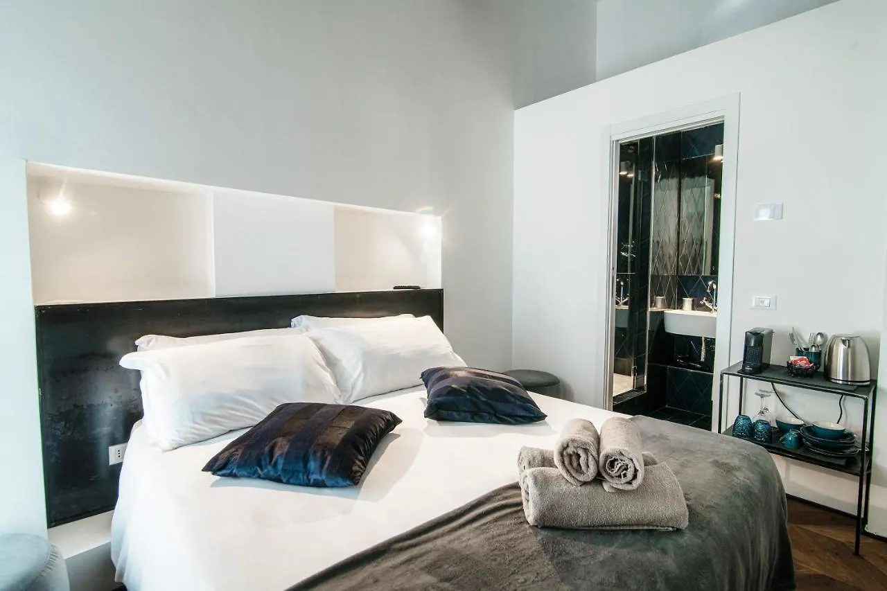 Caesar Suites - The House Of Travelers Côme 0*,  Italia