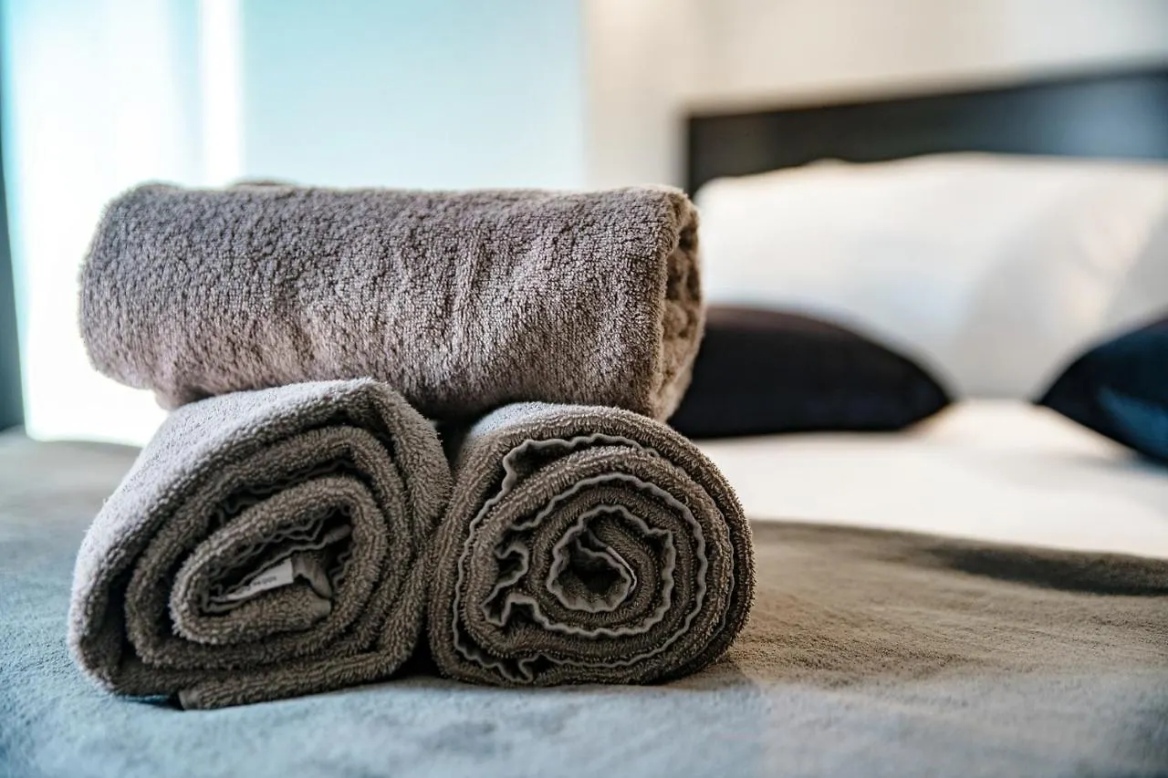 Caesar Suites - The House Of Travelers Côme