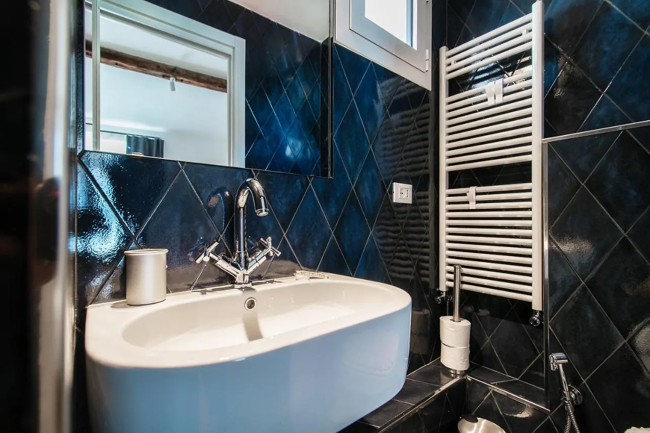 Caesar Suites - The House Of Travelers Côme Italia