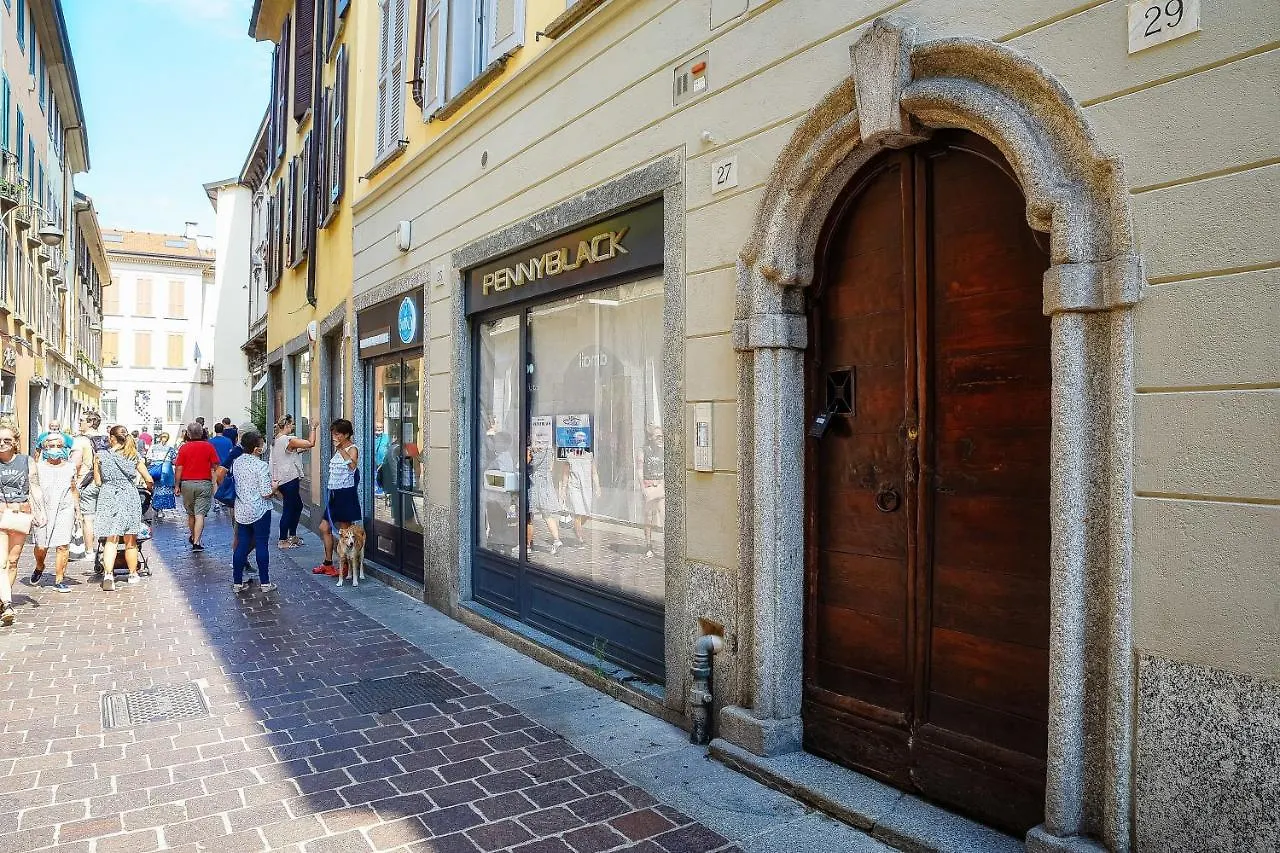 Caesar Suites - The House Of Travelers Côme 0*,  Italia