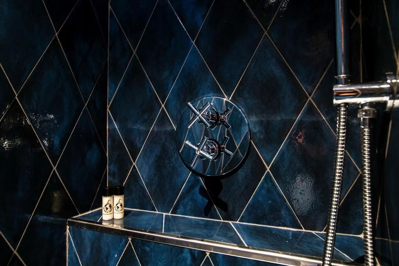Caesar Suites - The House Of Travelers Côme Affittacamere